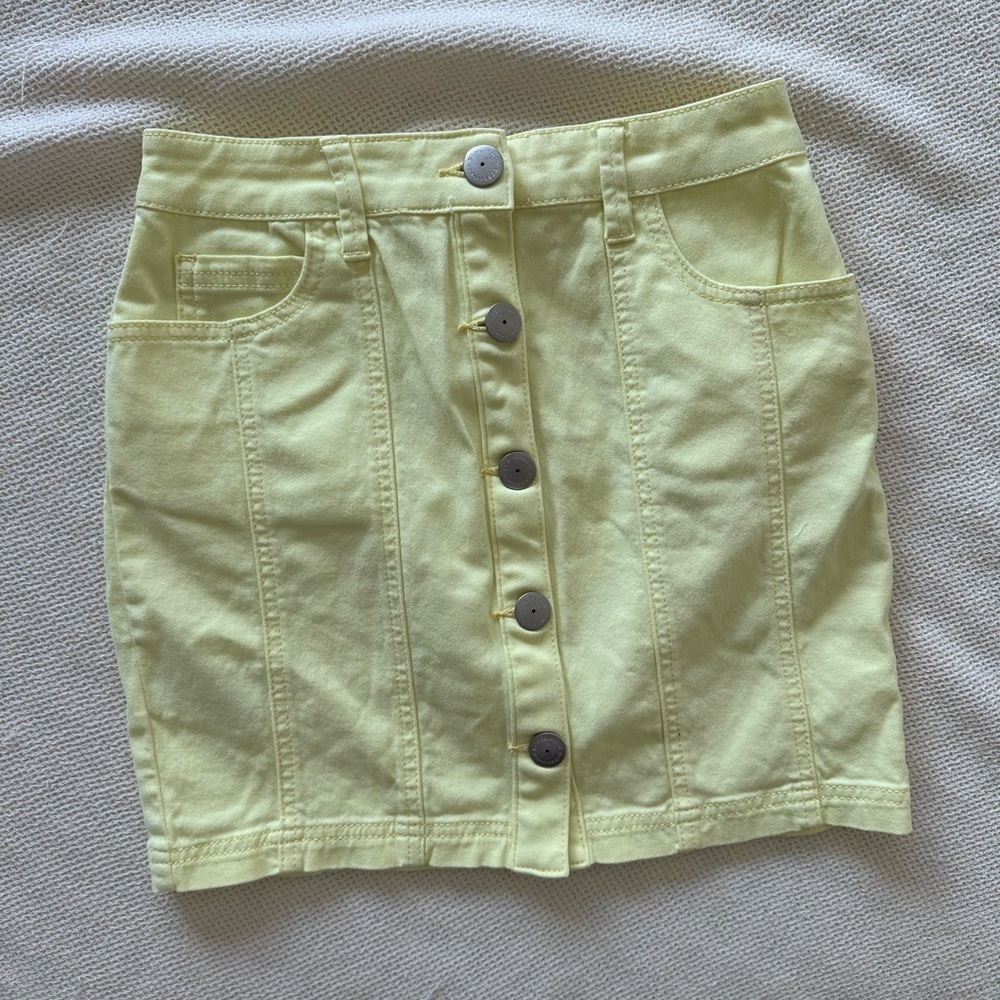 BCBGeneration Butter Yellow Mini Pencil‎ Skirt Resort Wear